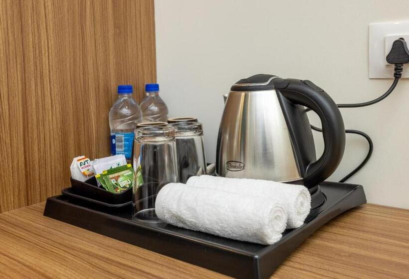 家庭间, Esaa Airport