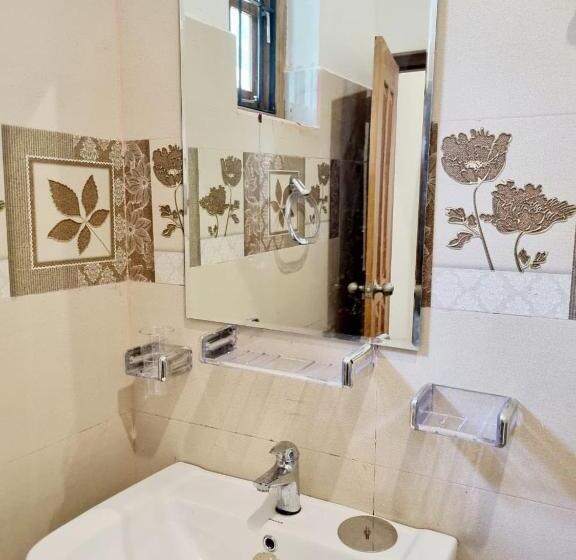 デラックスルーム, Jayandra Holiday Bungalow