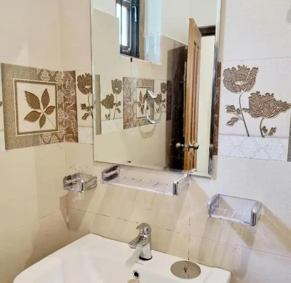 デラックスルーム, Jayandra Holiday Bungalow