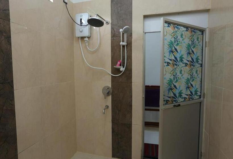 غرفة قياسية ثلاثية, Kumbuk Sewana Villa