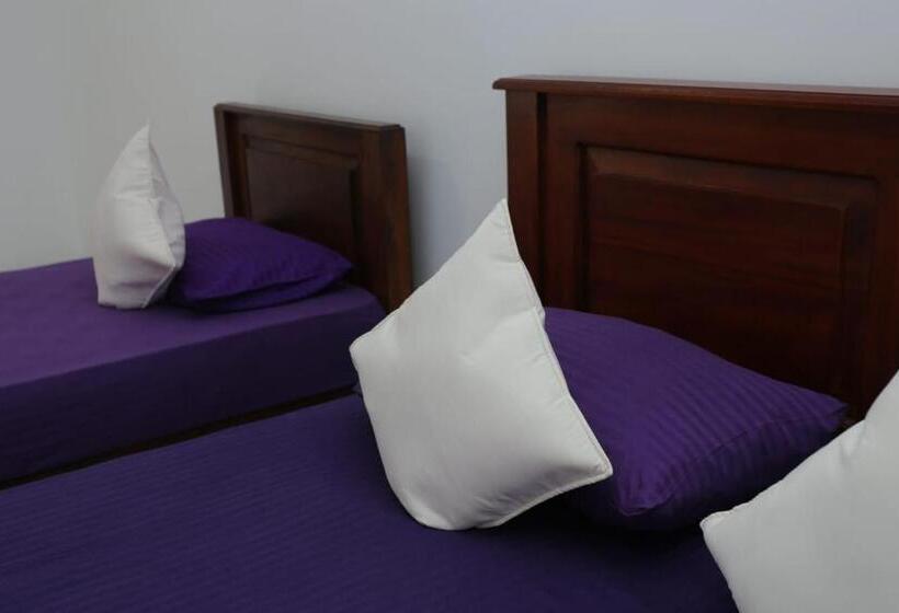 غرفة قياسية ثلاثية, Kumbuk Sewana Villa