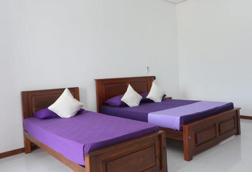 غرفة قياسية ثلاثية, Kumbuk Sewana Villa