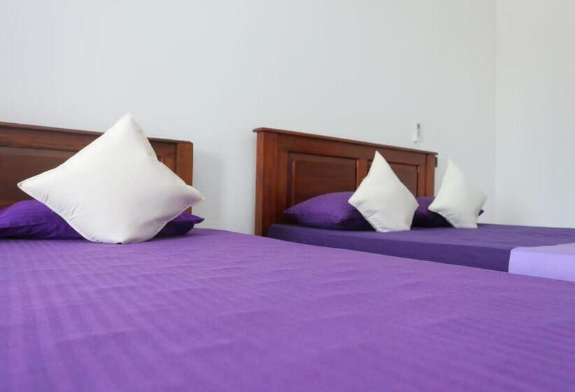 غرفة قياسية ثلاثية, Kumbuk Sewana Villa