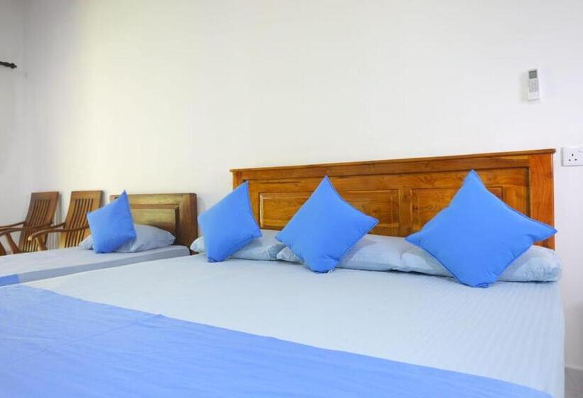 بنجلو عائلى, Kumbuk Sewana Villa