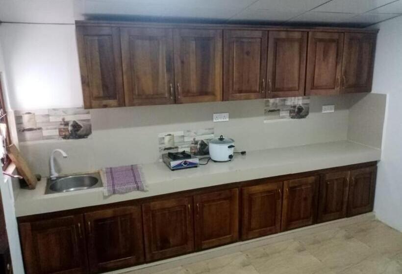 بنجلو عائلى, Kumbuk Sewana Villa