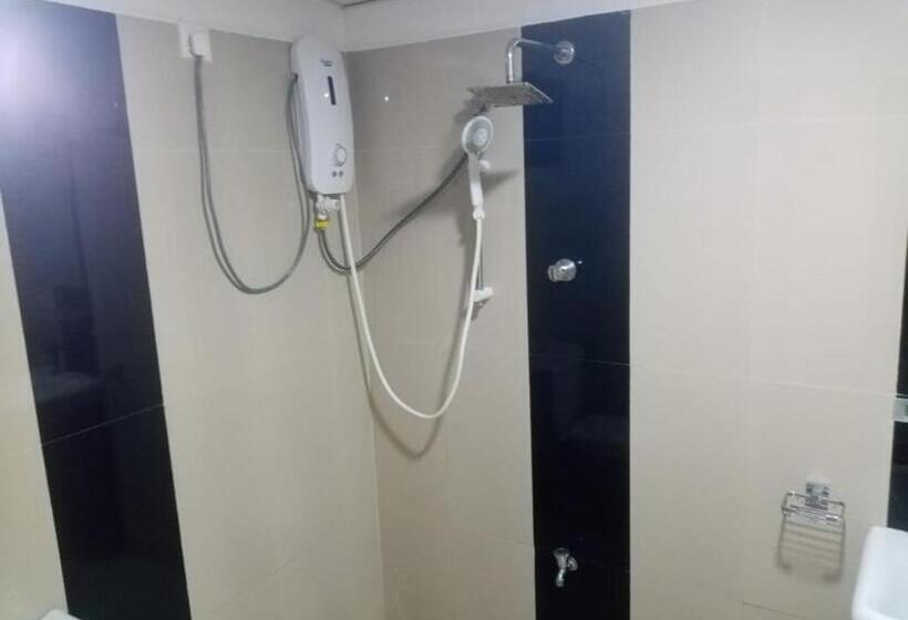 بنجلو عائلى, Kumbuk Sewana Villa