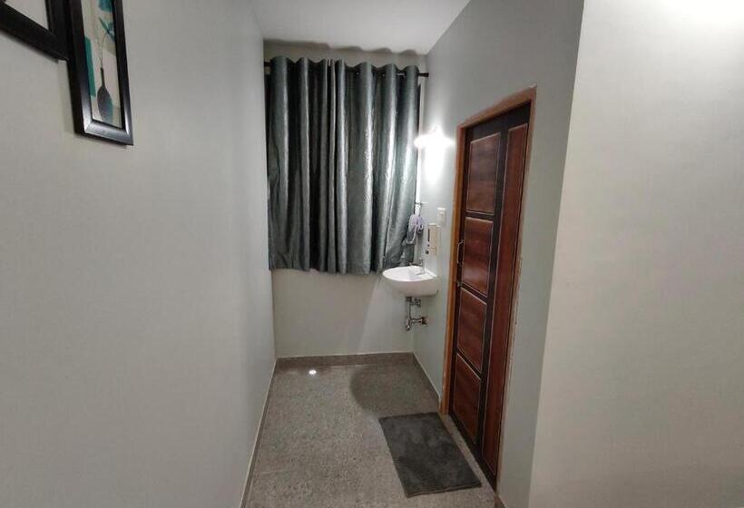 标准间带阳台, Sadafuli Guest House Assagao