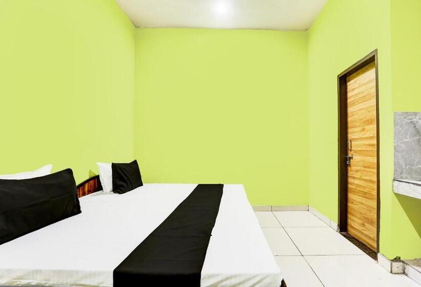 Трехместный Номер Классика, Oyo Hotel H.r
