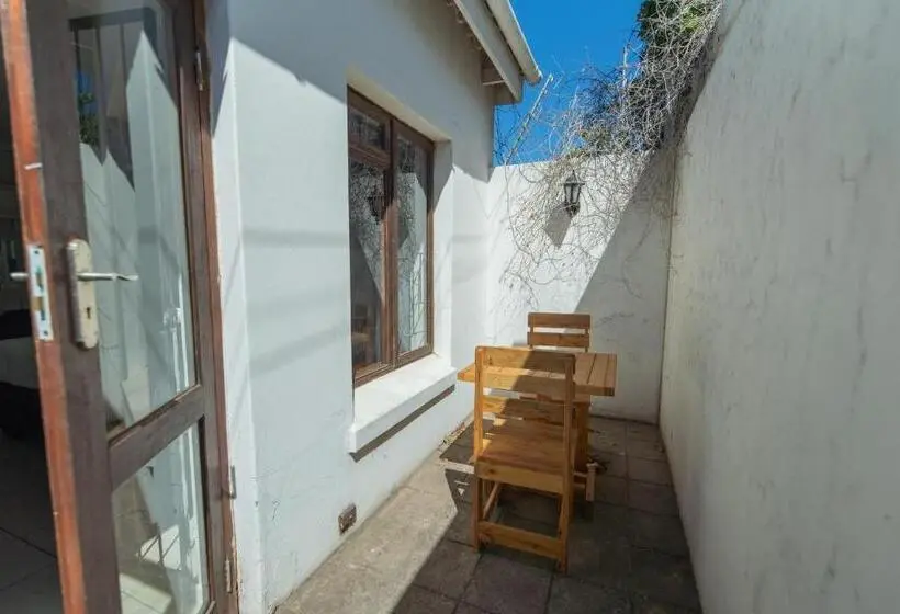 Deluxe-huone King-vuode, 16 On 7th Guesthouse Summerstrand