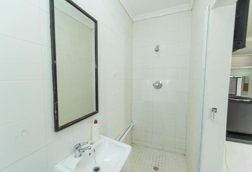 חדר דחוקס עם מיטת קינג, 16 On 7th Guesthouse Summerstrand