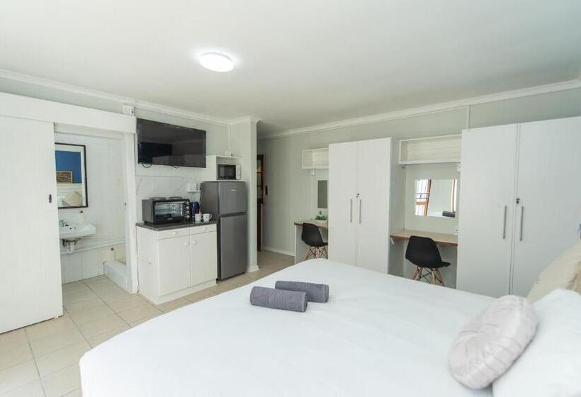 חדר דחוקס עם מיטת קינג, 16 On 7th Guesthouse Summerstrand