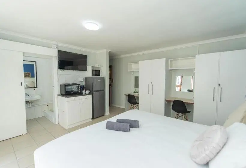 Deluxe-huone King-vuode, 16 On 7th Guesthouse Summerstrand