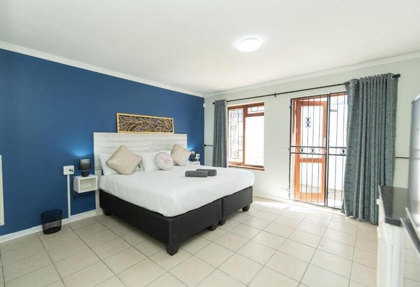 חדר דחוקס עם מיטת קינג, 16 On 7th Guesthouse Summerstrand