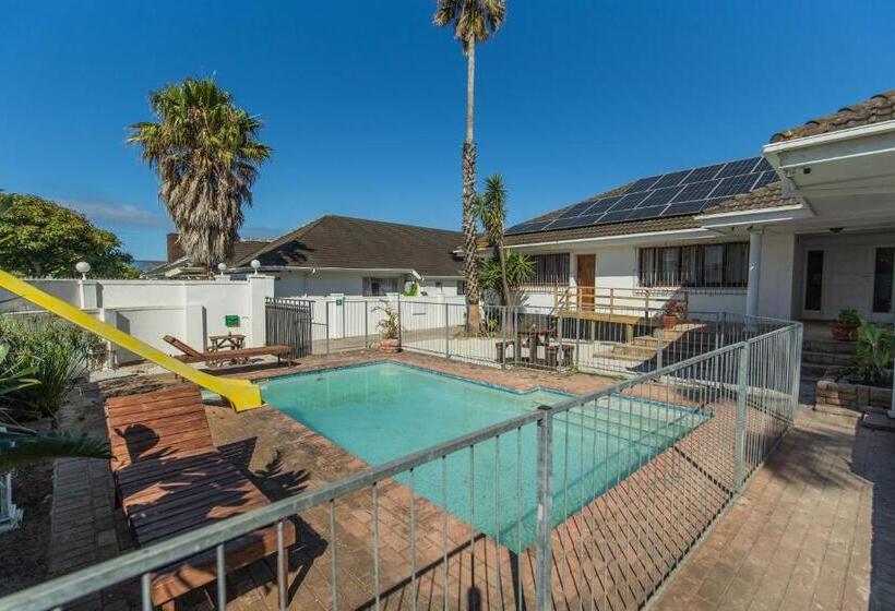 חדר דחוקס עם מיטת קינג, 16 On 7th Guesthouse Summerstrand