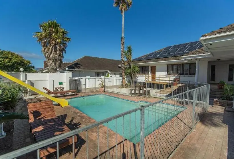 Deluxe Suite King Bed, 16 On 7th Guesthouse Summerstrand
