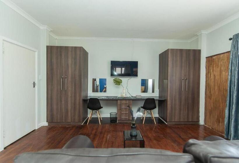 חדר דלוקס עם מיטת קינג, 16 On 7th Guesthouse Summerstrand