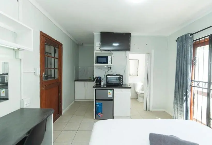 Standard-huone Sisäpuolella, 16 On 7th Guesthouse Summerstrand
