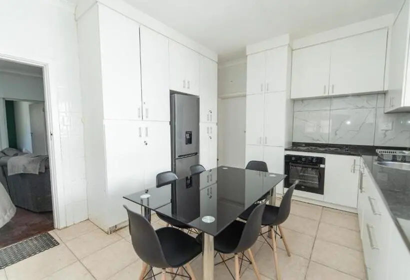 Superior-perhehuone, 16 On 7th Guesthouse Summerstrand