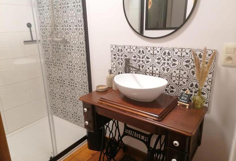 Номер Стандарт Вид на Сад, La Libellule