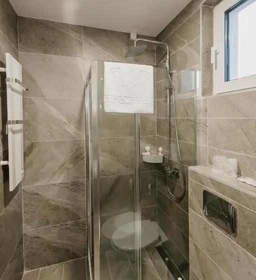 اتاق لوکس, Beli Dvor
