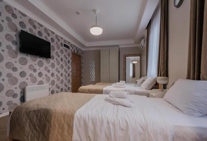 اتاق لوکس خانوادگی, Beli Dvor