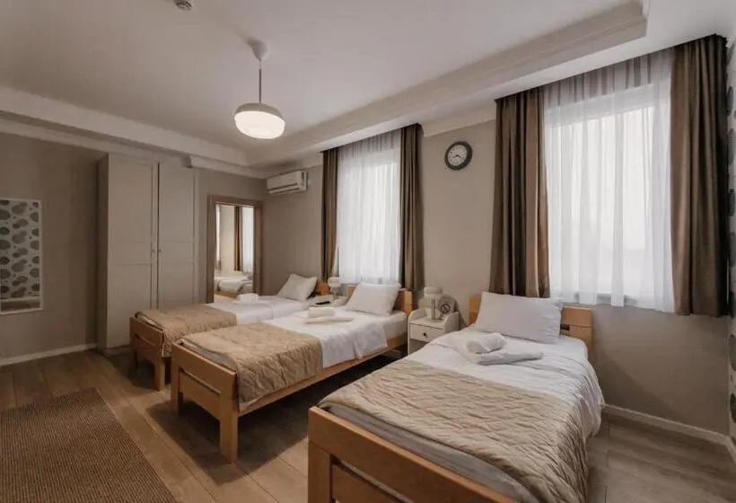 اتاق لوکس خانوادگی, Beli Dvor