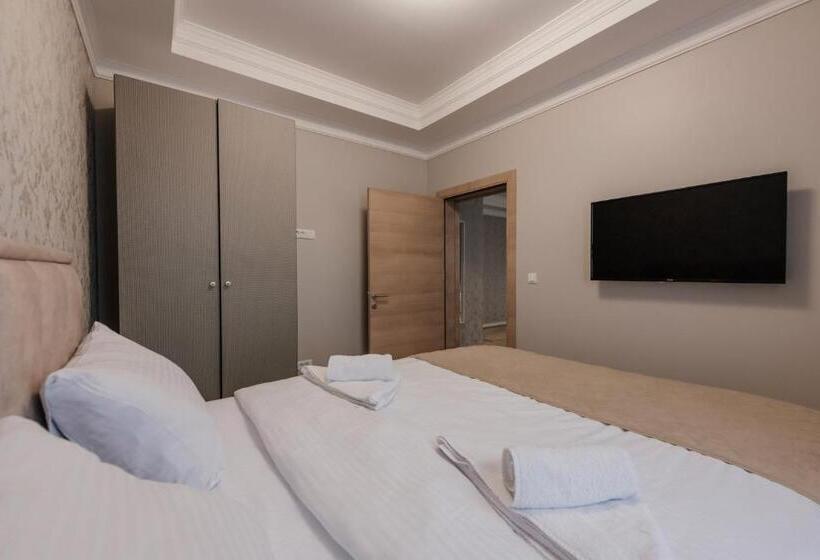 سوییت, Beli Dvor