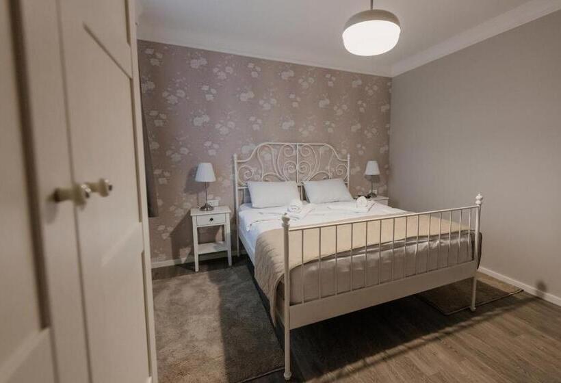 اتاق لوکس چهار تخته, Beli Dvor