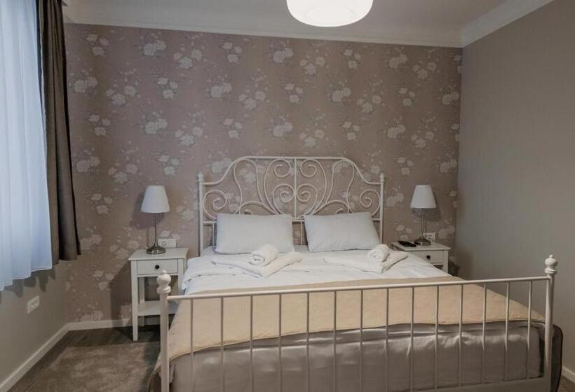 اتاق لوکس چهار تخته, Beli Dvor