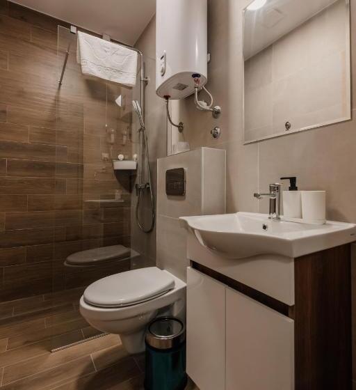 اتاق استاندارد چهار تخته, Beli Dvor