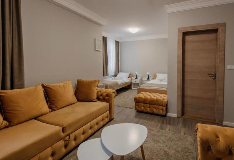 اتاق استاندارد چهار تخته, Beli Dvor