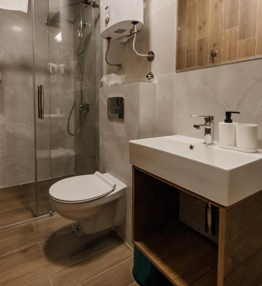 اتاق استاندارد چهار تخته, Beli Dvor