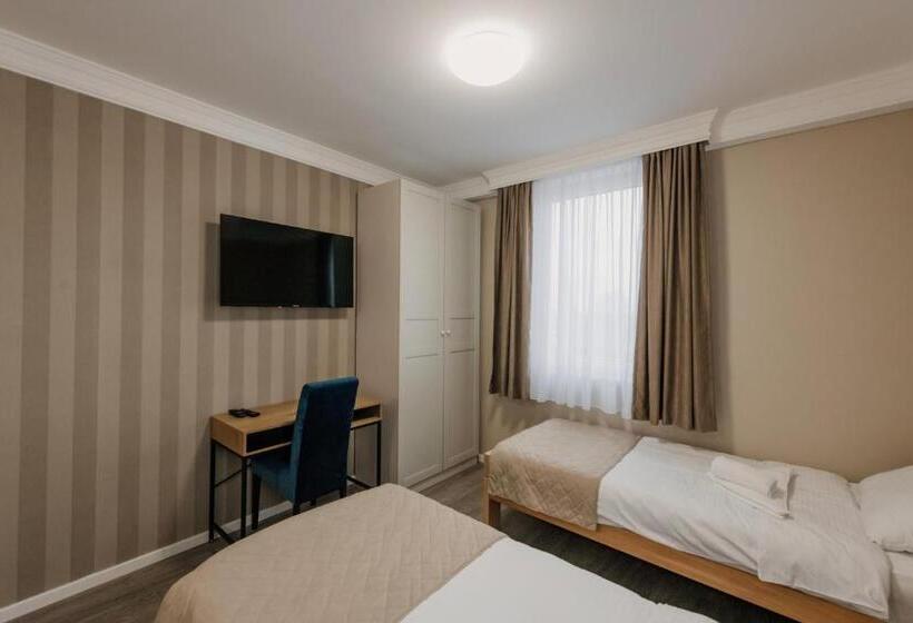 اتاق استاندارد چهار تخته, Beli Dvor