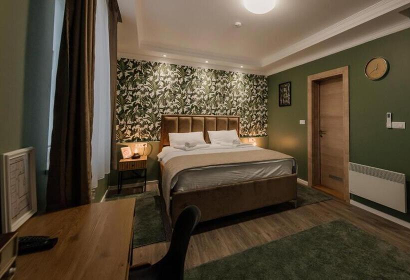 اتاق لوکس سه تخته, Beli Dvor