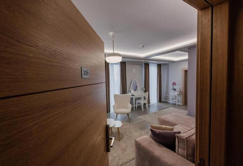 اتاق لوکس چهار تخته, Beli Dvor