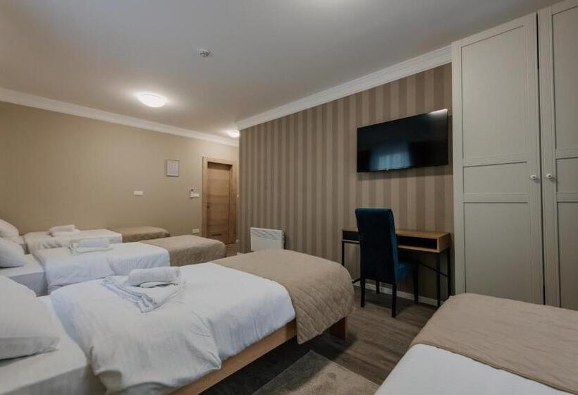 اتاق استاندارد چهار تخته, Beli Dvor