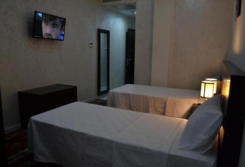 اتاق استاندارد یک نفره, De La Vallée