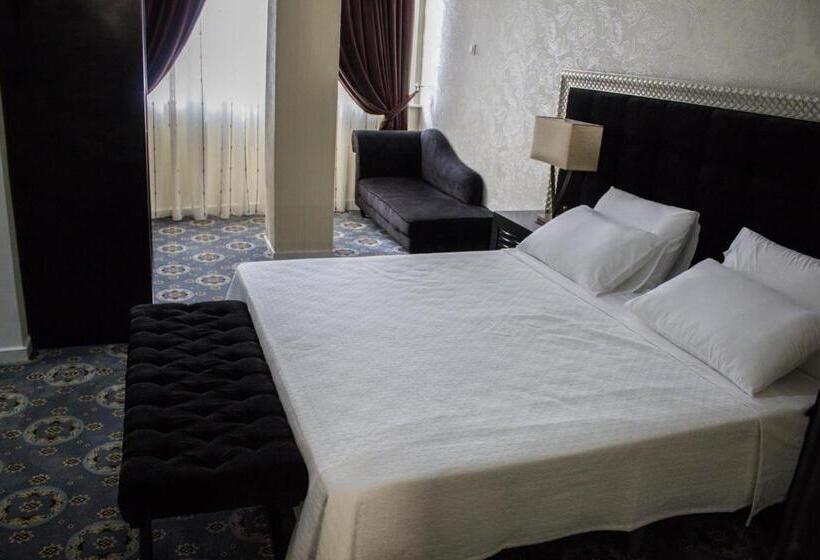 سوییت, De La Vallée