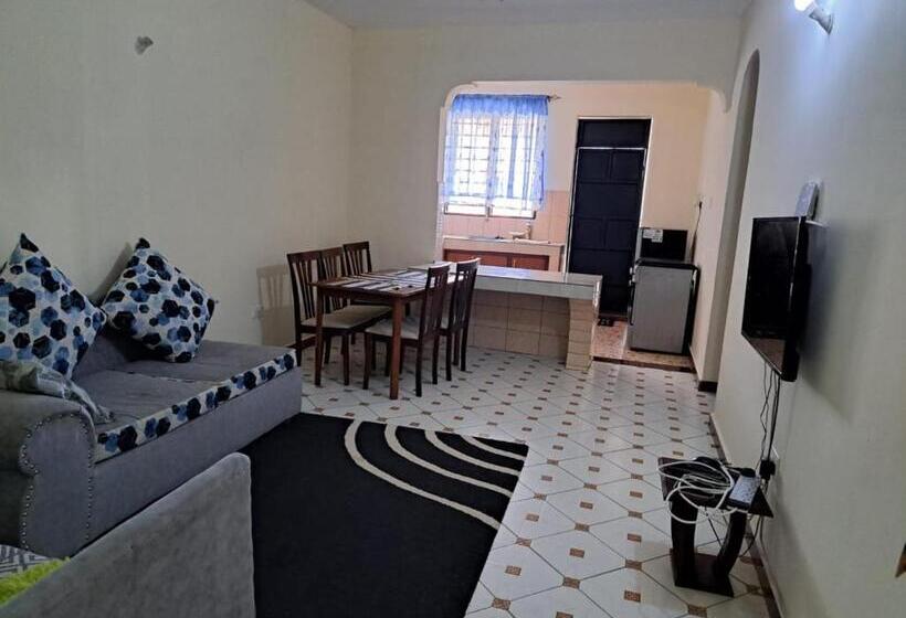 3 Bedroom Suite, Grayphix Airbnb Mtwapa