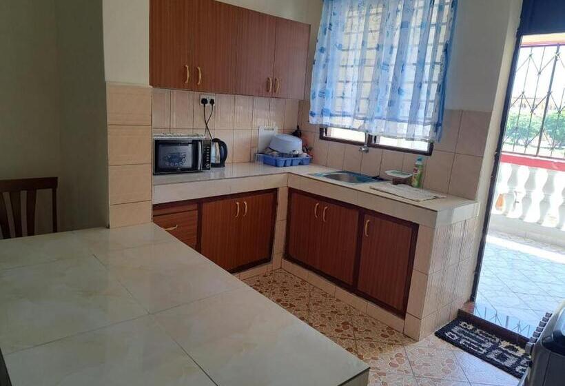 3 Bedroom Suite, Grayphix Airbnb Mtwapa