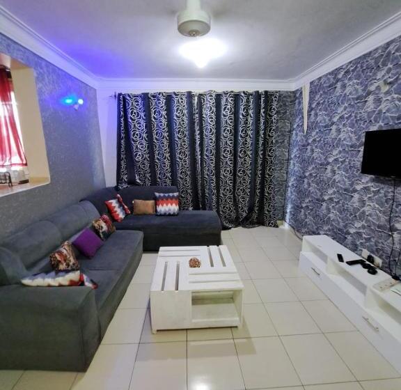 3 Bedroom Suite, Grayphix Airbnb Mtwapa