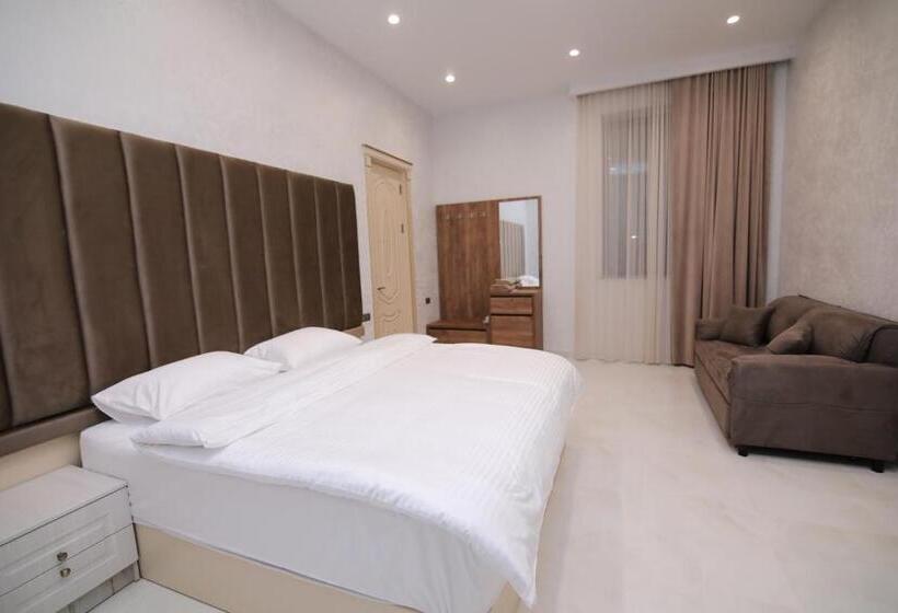 Deluxe Suite King Bed, Louvre Home