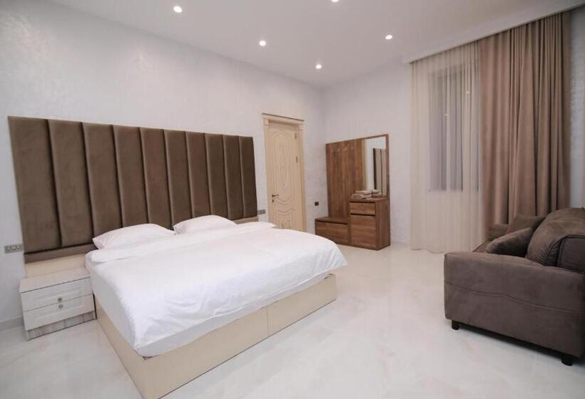 Deluxe Suite King Bed, Louvre Home