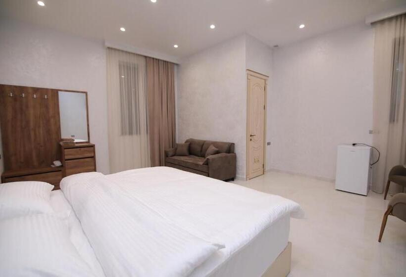 Deluxe Suite King Bed, Louvre Home