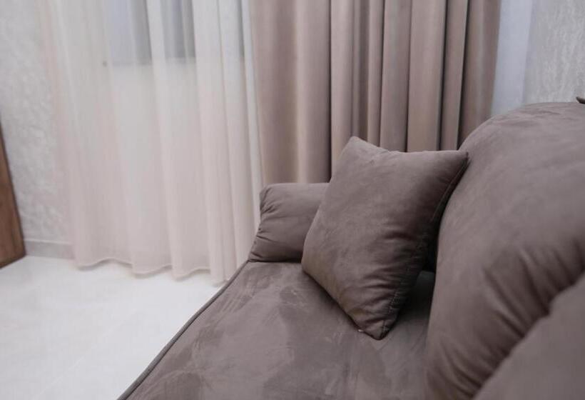 Deluxe Suite King Bed, Louvre Home