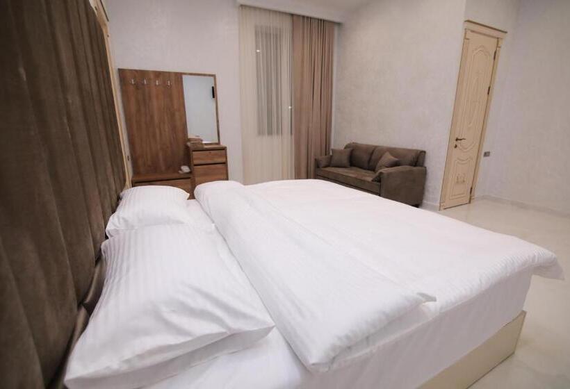 Deluxe Suite King Bed, Louvre Home