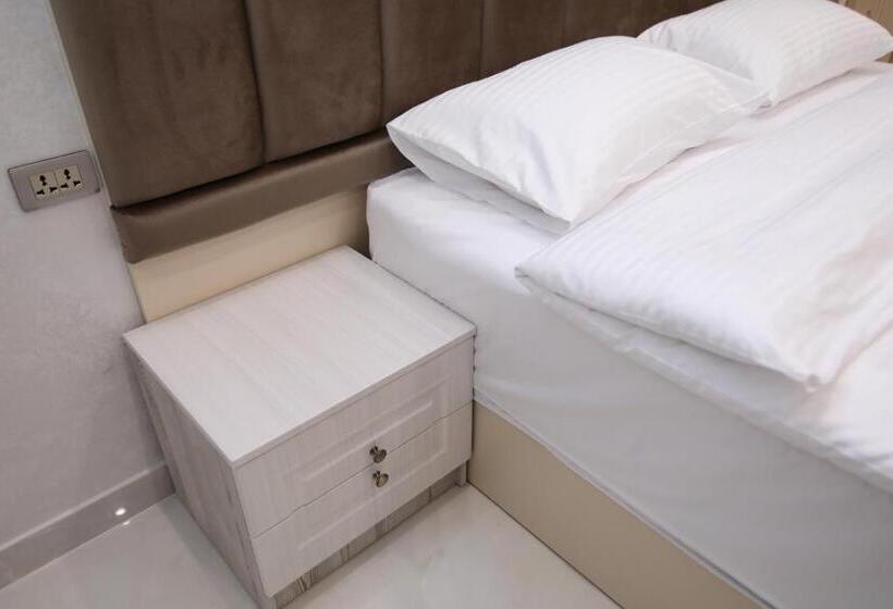 Deluxe Suite King Bed, Louvre Home