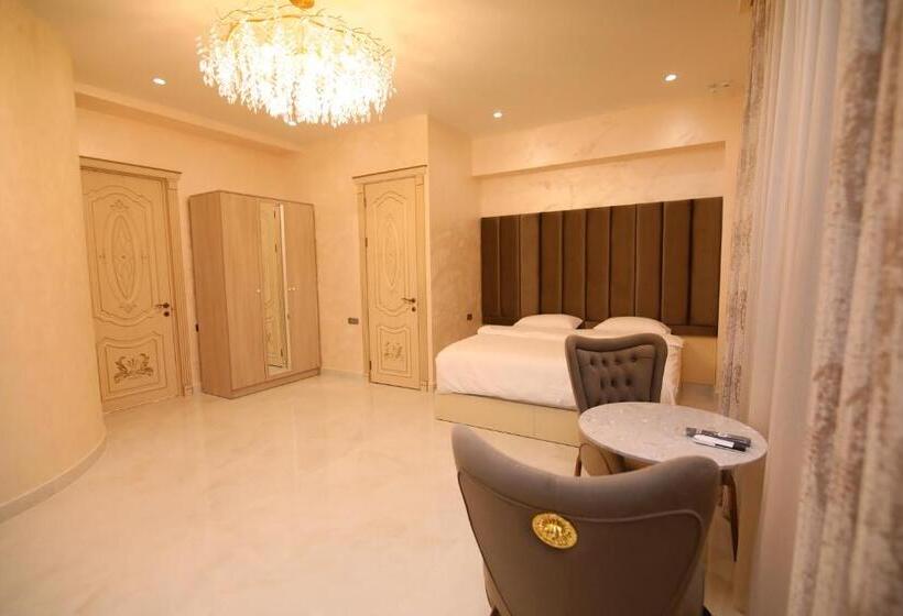 اتاق سوپریور با تخت بزرگ, Louvre Home