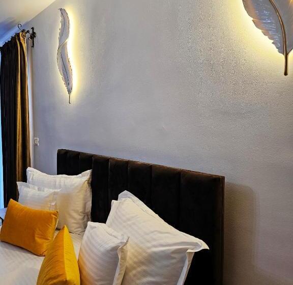 Quarto Estandar, Străjerii Cetății