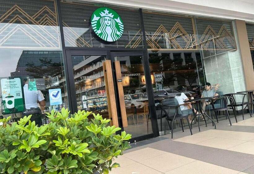 سوییت خانوادگی, Mall Of Asia Shore Dynastel Staycation